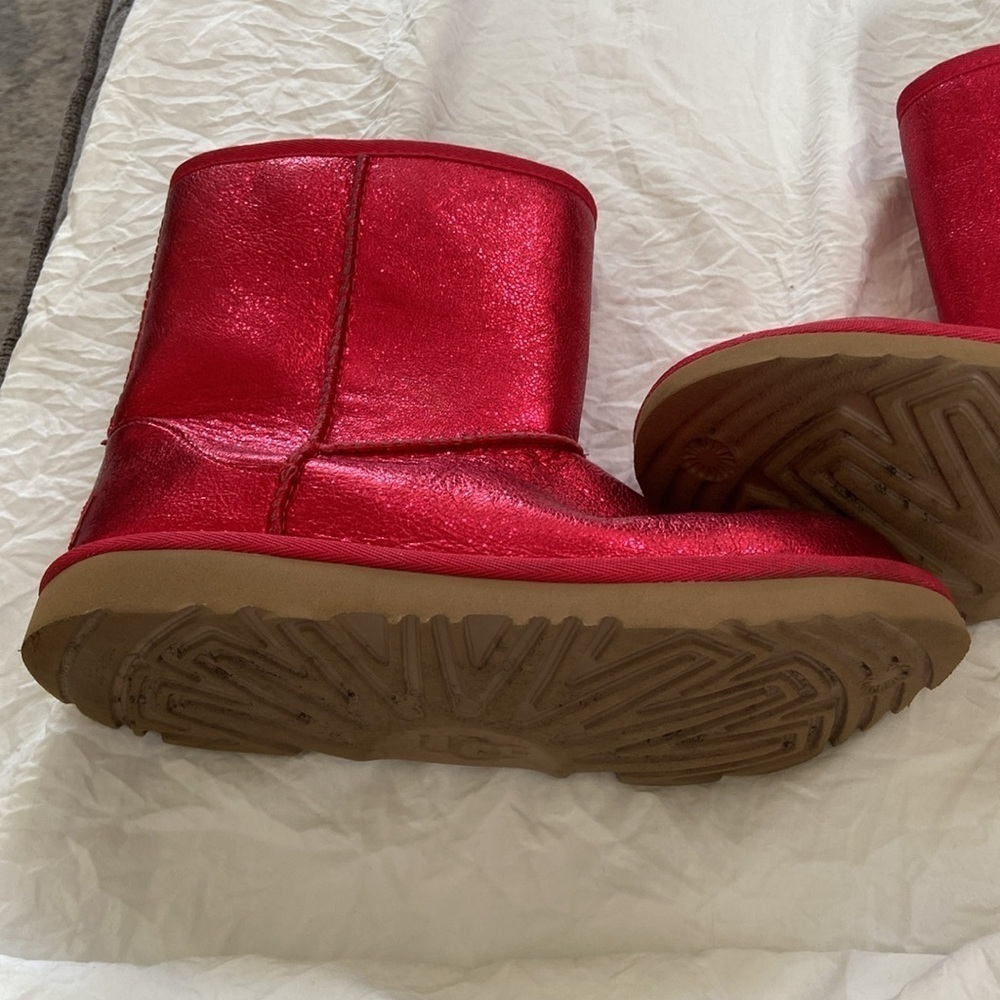 Womens Short classic ll Uggs red metallic size 4​​​​​​ - Picture 4 of 11